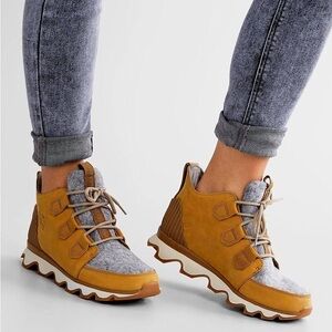 Sorel Kinetic Caribou WP Camel Brown Women's Size 7.5M